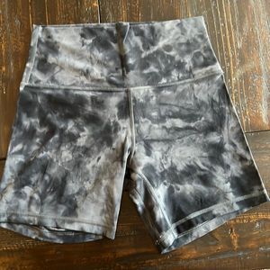 Navy tie dye Lululemon bike short 6in inseam